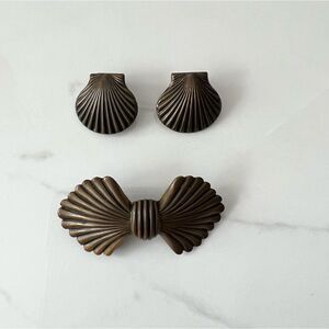 Vintage Bronze Tone Metal Shell Earrings & Bronze Bow Pin Set